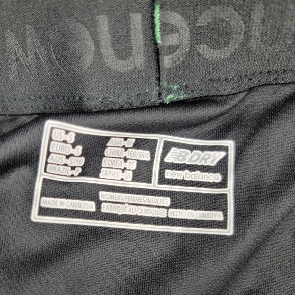 New Balance Green Athletic Women's Shorts Pants Small Running Yoga 2 Inch Split - Picture 9 of 9